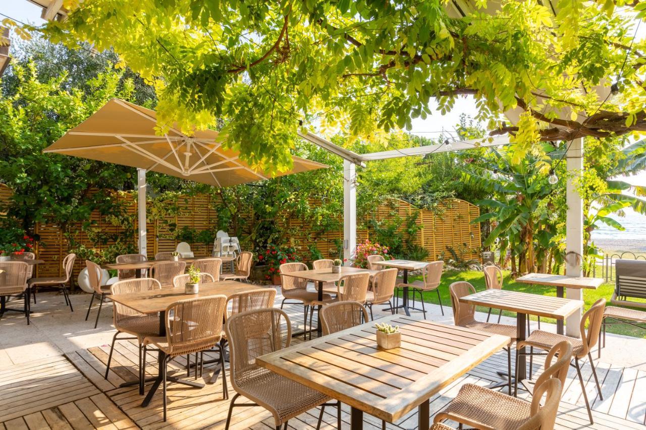 Hotel Baia Azzurra - Lake Front Torbole Sul Garda ภายนอก รูปภาพ