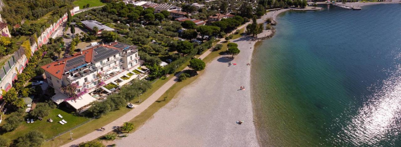 Hotel Baia Azzurra - Lake Front Torbole Sul Garda ภายนอก รูปภาพ