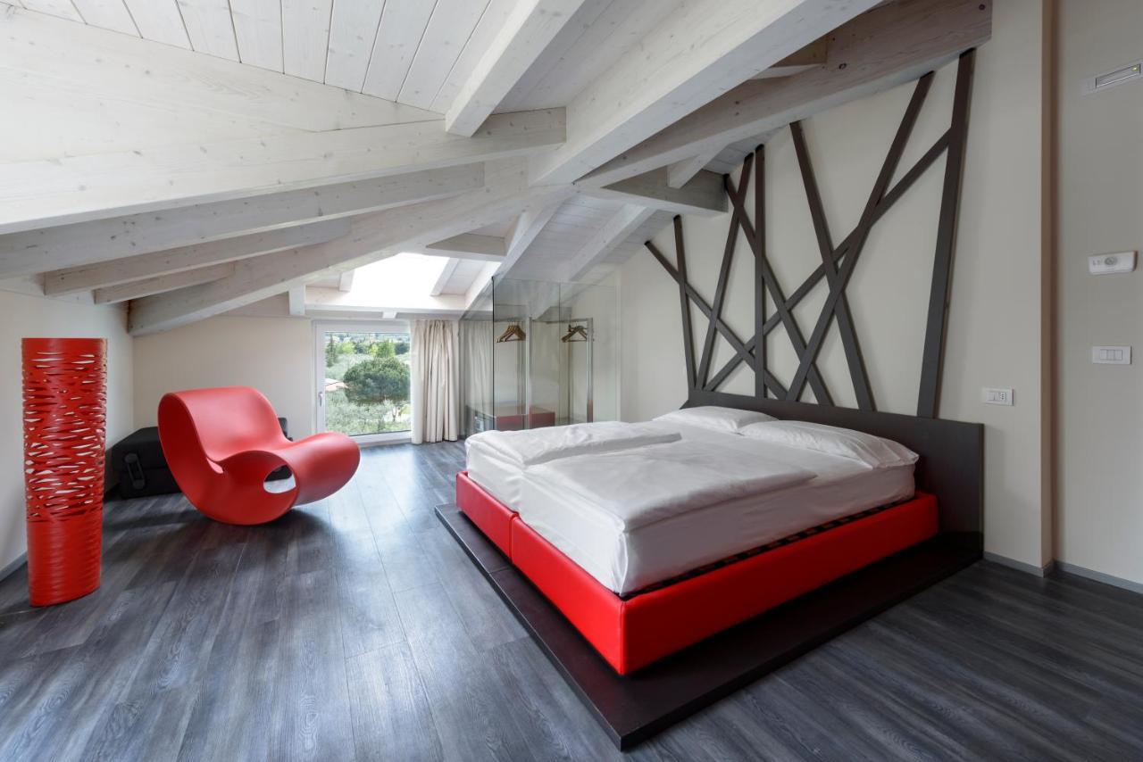 Hotel Baia Azzurra - Lake Front Torbole Sul Garda ภายนอก รูปภาพ