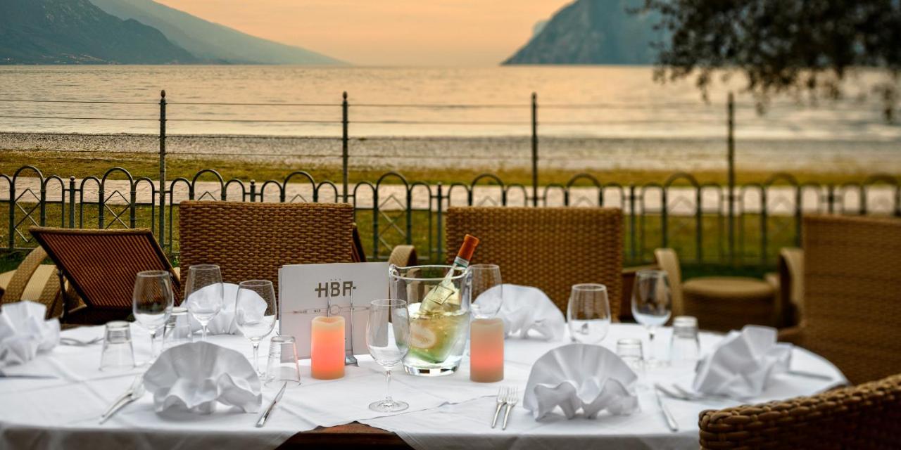 Hotel Baia Azzurra - Lake Front Torbole Sul Garda ภายนอก รูปภาพ
