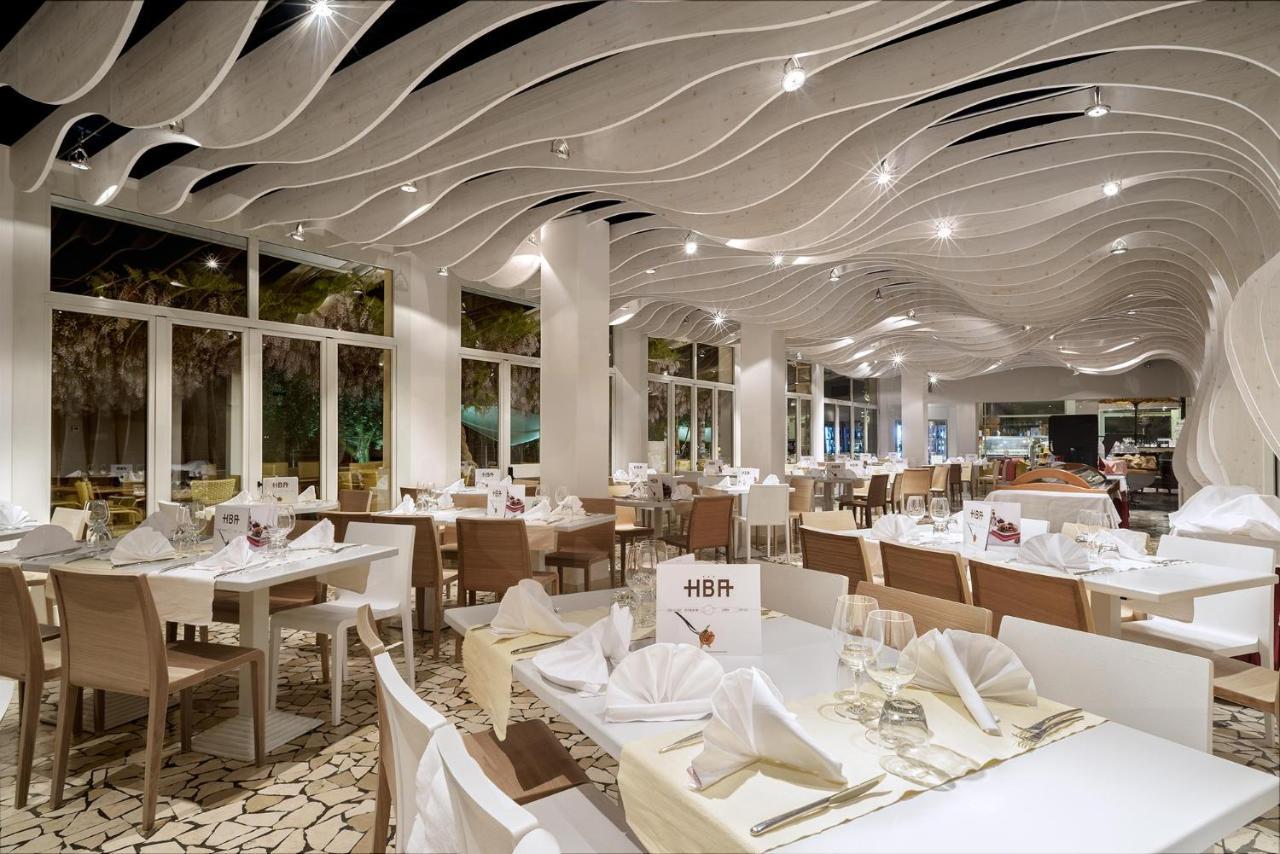 Hotel Baia Azzurra - Lake Front Torbole Sul Garda ภายนอก รูปภาพ