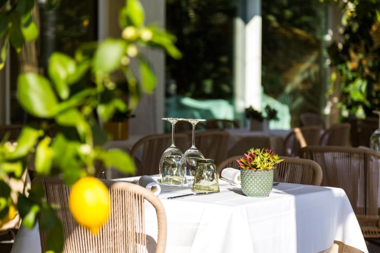 Hotel Baia Azzurra - Lake Front Torbole Sul Garda ภายนอก รูปภาพ