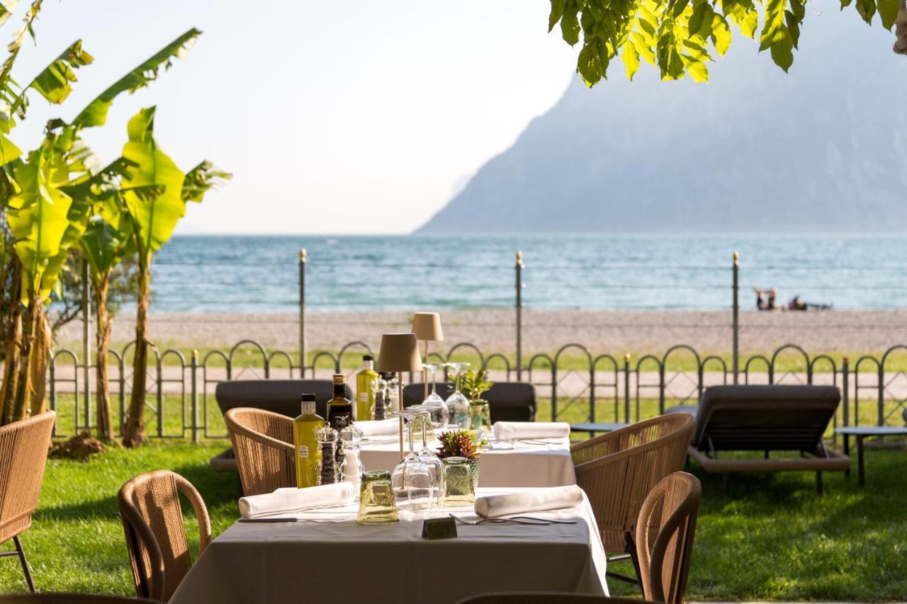 Hotel Baia Azzurra - Lake Front Torbole Sul Garda ภายนอก รูปภาพ