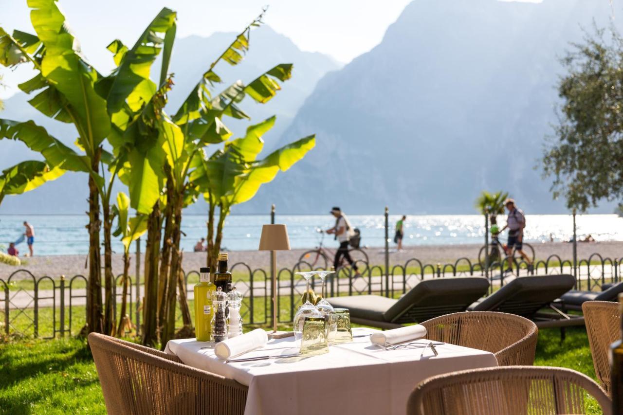 Hotel Baia Azzurra - Lake Front Torbole Sul Garda ภายนอก รูปภาพ