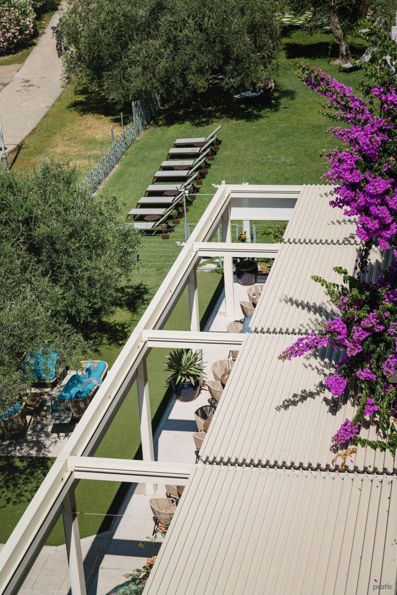 Hotel Baia Azzurra - Lake Front Torbole Sul Garda ภายนอก รูปภาพ
