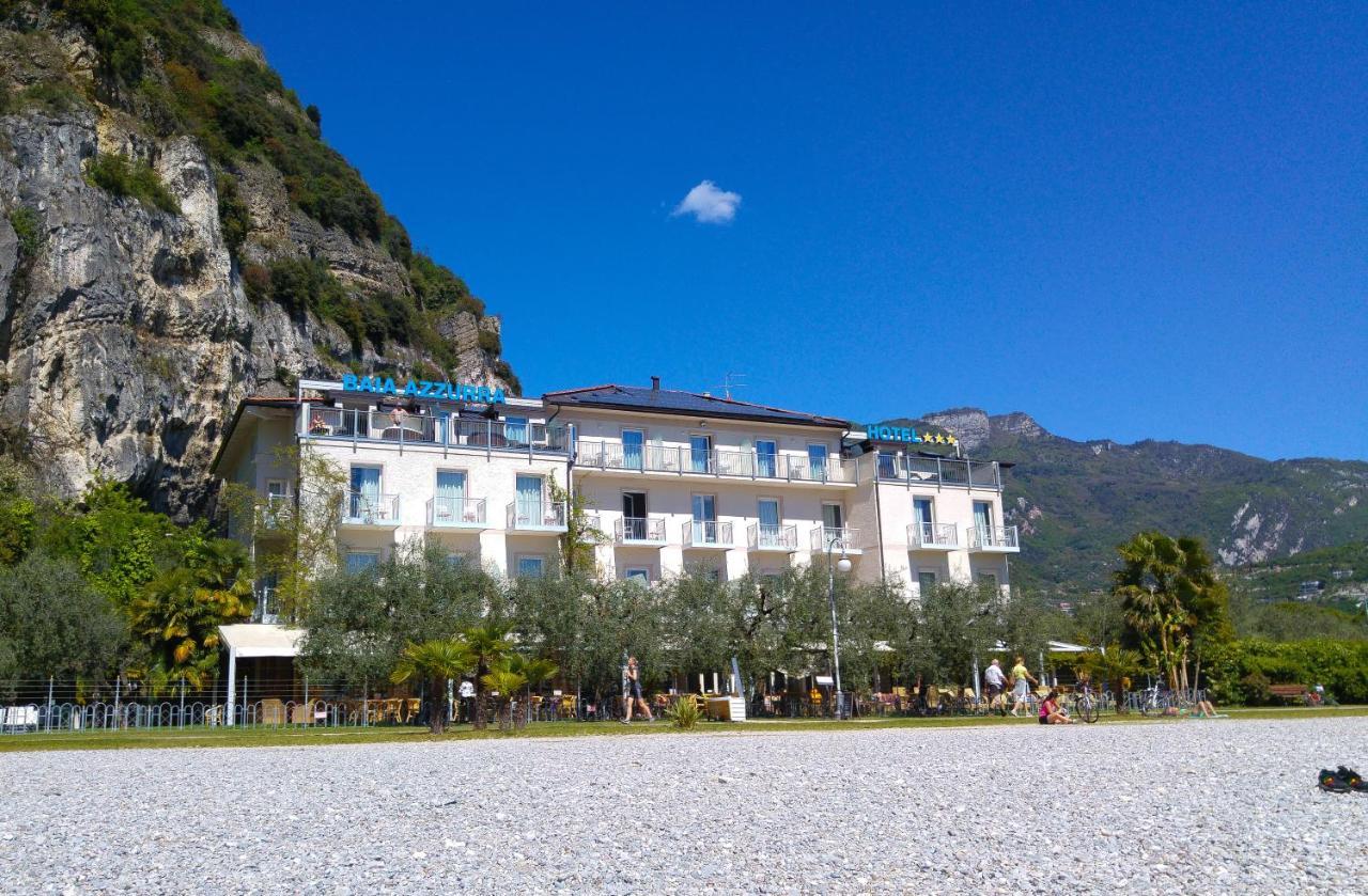Hotel Baia Azzurra - Lake Front Torbole Sul Garda ภายนอก รูปภาพ