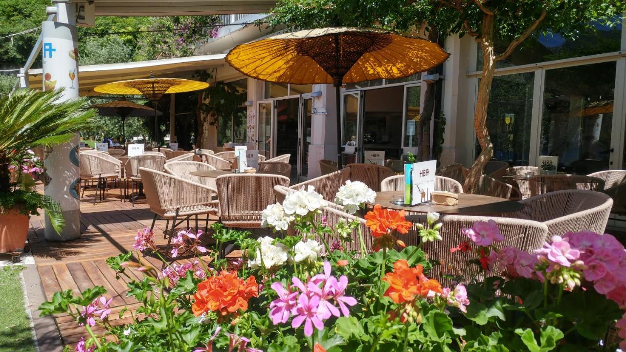 Hotel Baia Azzurra - Lake Front Torbole Sul Garda ภายนอก รูปภาพ
