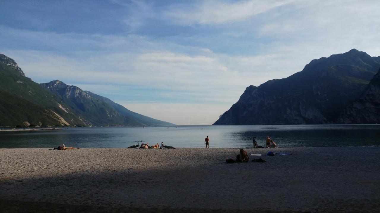 Hotel Baia Azzurra - Lake Front Torbole Sul Garda ภายนอก รูปภาพ